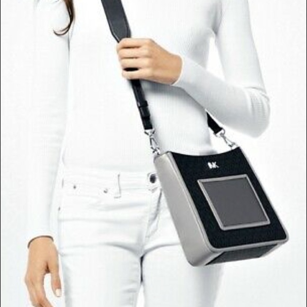 Michael Kors Gloria Pocket Swing Pack Crossbody